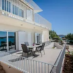 Luxury Sea Side With Heated Pool Villa