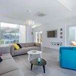 Luxury Sea Side With Heated Pool Villa