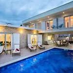 Luxury Sea Side With Heated Pool Rogoznica (Sibenik-Knin)