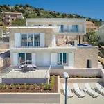 Villa Luxury Sea Side With Heated Pool