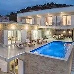 Luxury Sea Side With Heated Pool *