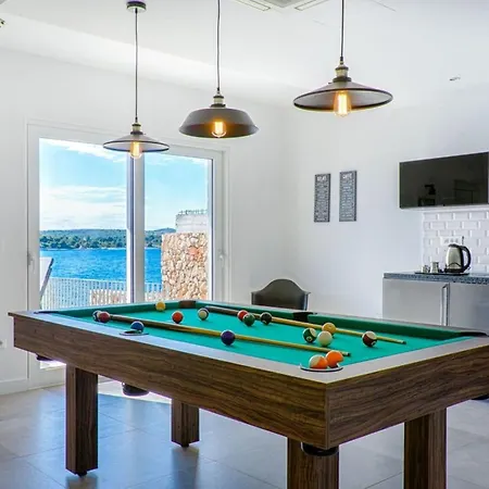 Luxury Sea Side With Heated Pool Villa *