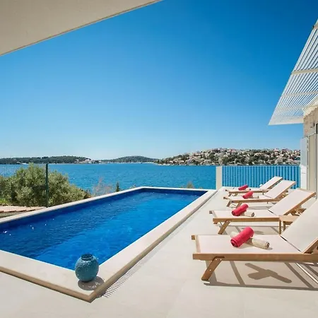 Villa Luxury Sea Side With Heated Pool
