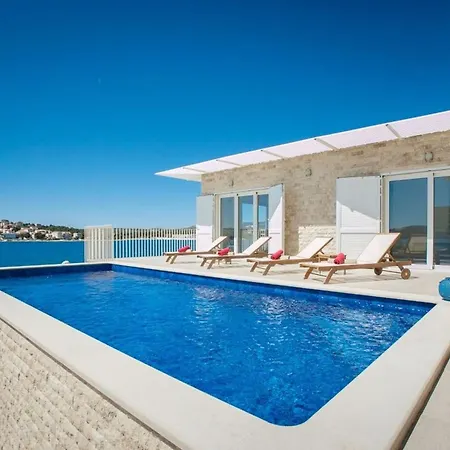 Luxury Sea Side With Heated Pool *