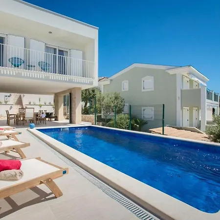 Villa Luxury Sea Side With Heated Pool *