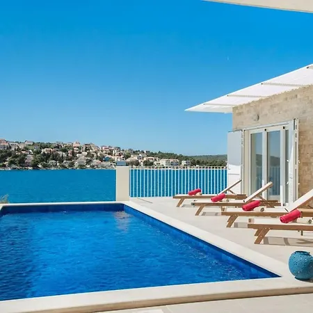 Villa Luxury Sea Side With Heated Pool