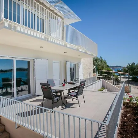 Luxury Sea Side With Heated Pool Villa