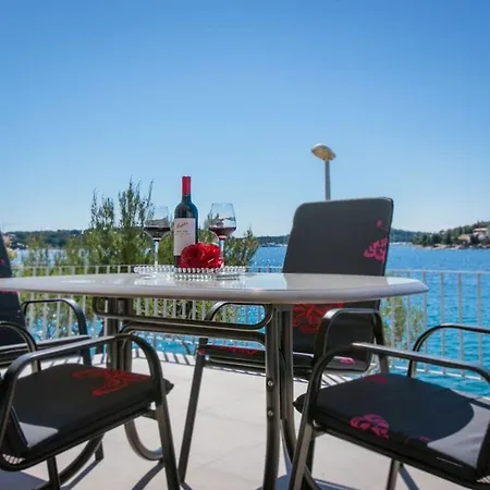 빌라 Luxury Sea Side With Heated Pool *