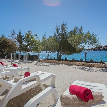 Luxury Sea Side With Heated Pool Villa