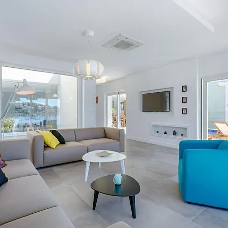 Luxury Sea Side With Heated Pool Villa