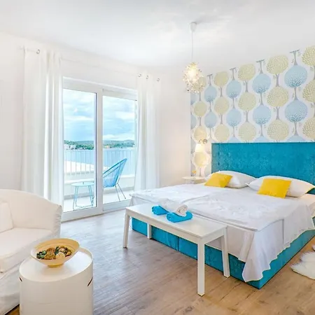 Luxury Sea Side With Heated Pool Rogoznica (Sibenik-Knin)