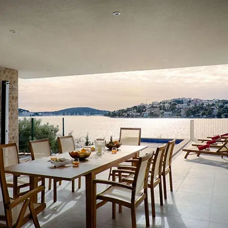 Villa Luxury Sea Side With Heated Pool