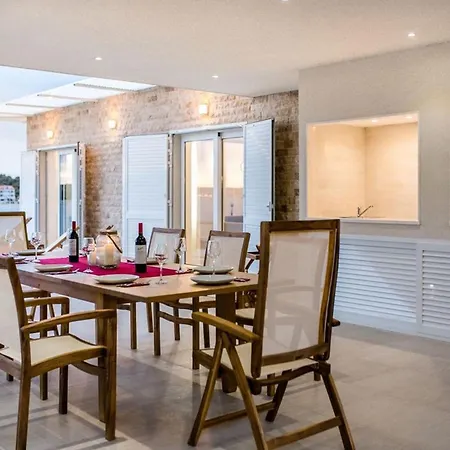 Villa Luxury Sea Side With Pool *