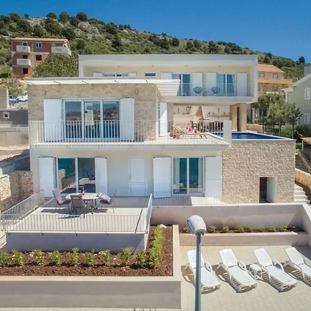 Villa Luxury Sea Side With Heated Pool