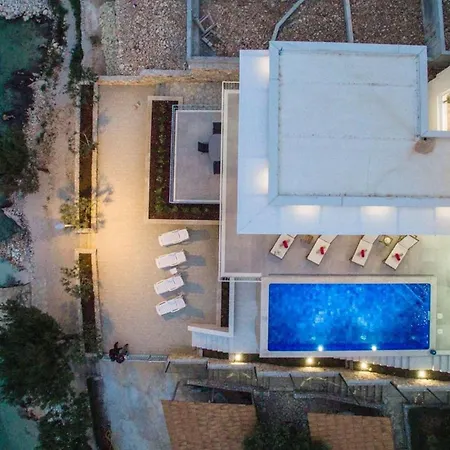 Luxury Sea Side With Heated Pool Villa *