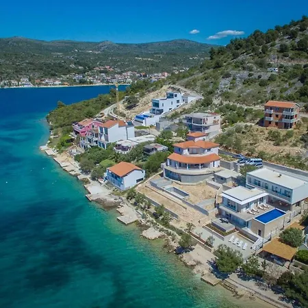Luxury Sea Side With Heated Pool Villa