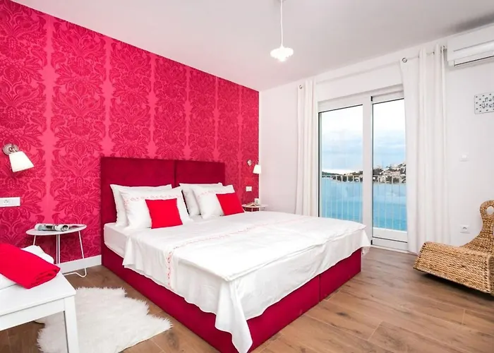 Luxury Sea Side With Pool