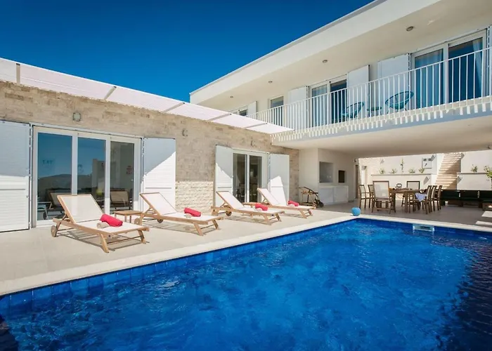 Villa Luxury Sea Side With Pool
