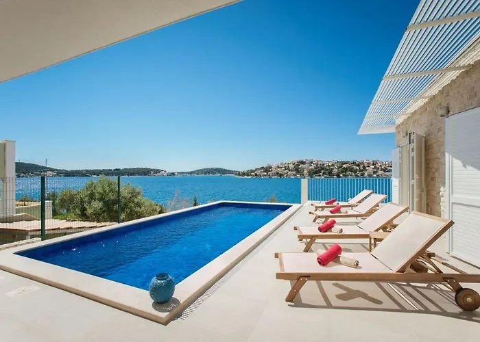 Villa Luxury Sea Side With Pool
