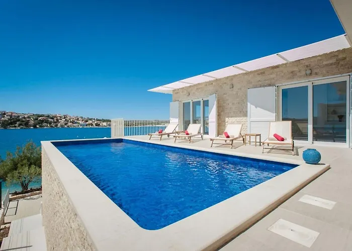 Luxury Sea Side With Pool Villa *