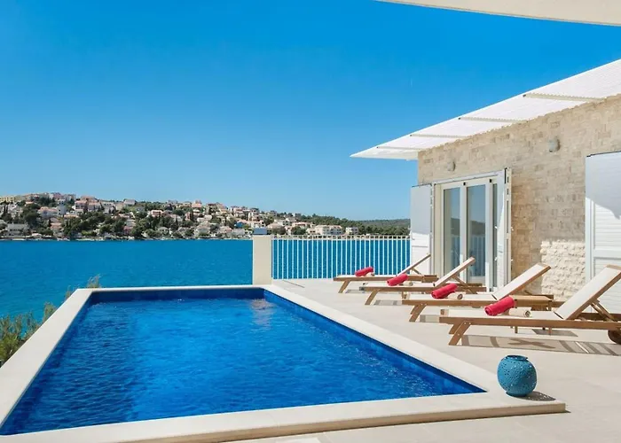Villa Luxury Sea Side With Pool