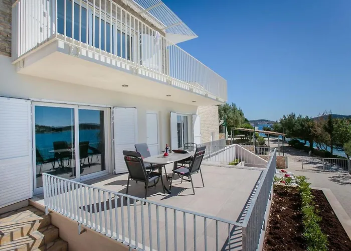 Luxury Sea Side With Pool Villa