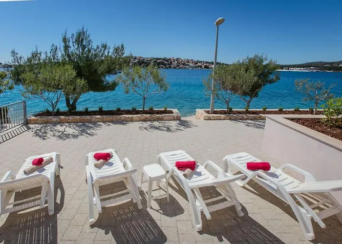 Luxury Sea Side With Pool