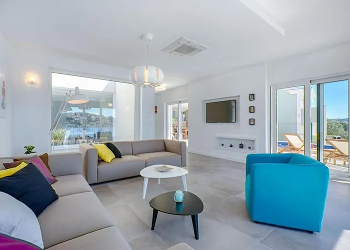 Luxury Sea Side With Pool Villa