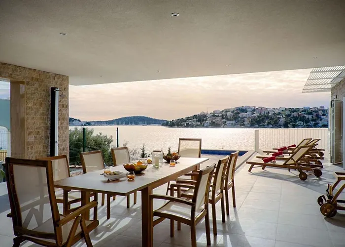 Villa Luxury Sea Side With Pool