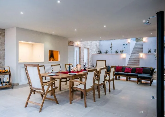 Luxury Sea Side With Pool Villa