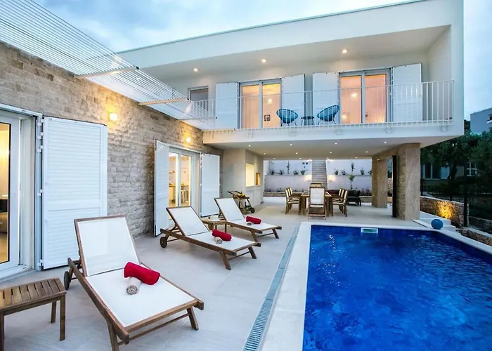 Luxury Sea Side With Pool Villa