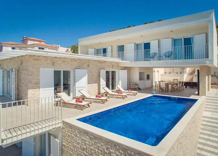 Luxury Sea Side With Pool Villa *