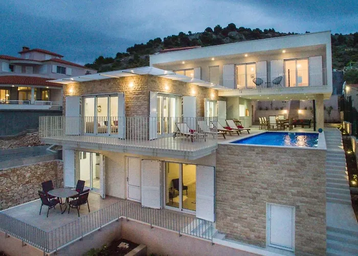 Villa Luxury Sea Side With Pool