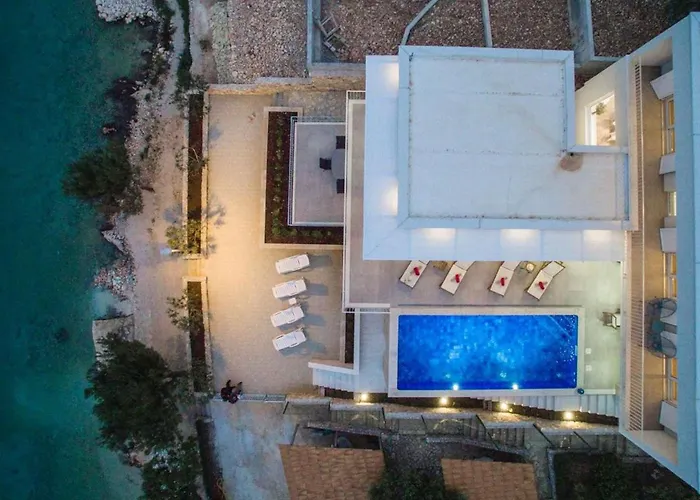 Luxury Sea Side With Pool Villa *