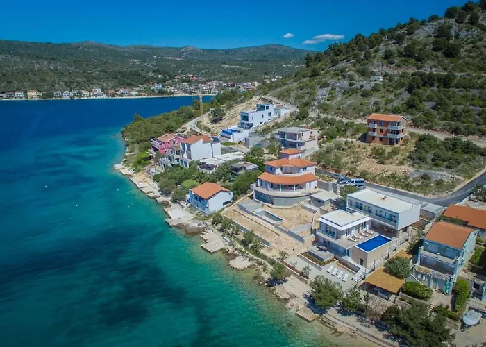 Luxury Sea Side With Pool Villa